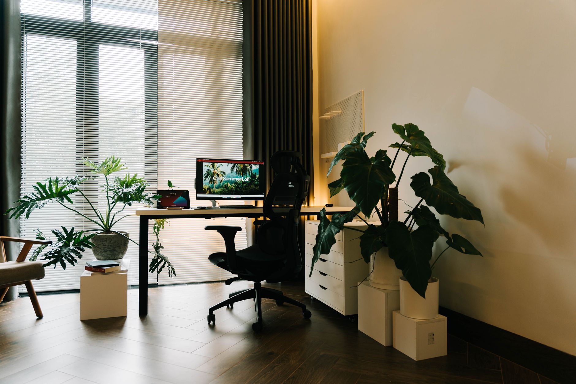 Standing Desk Cable Management: 5 Solutions Compared